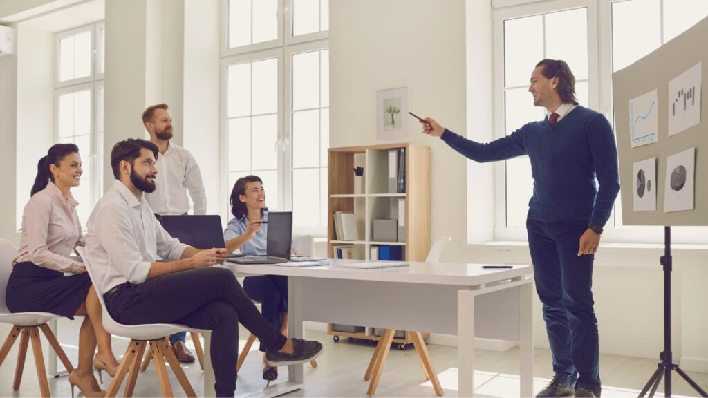 Jak coaching indywidualny i grupowy może wpłynąć na rozwój zawodowy i osobisty