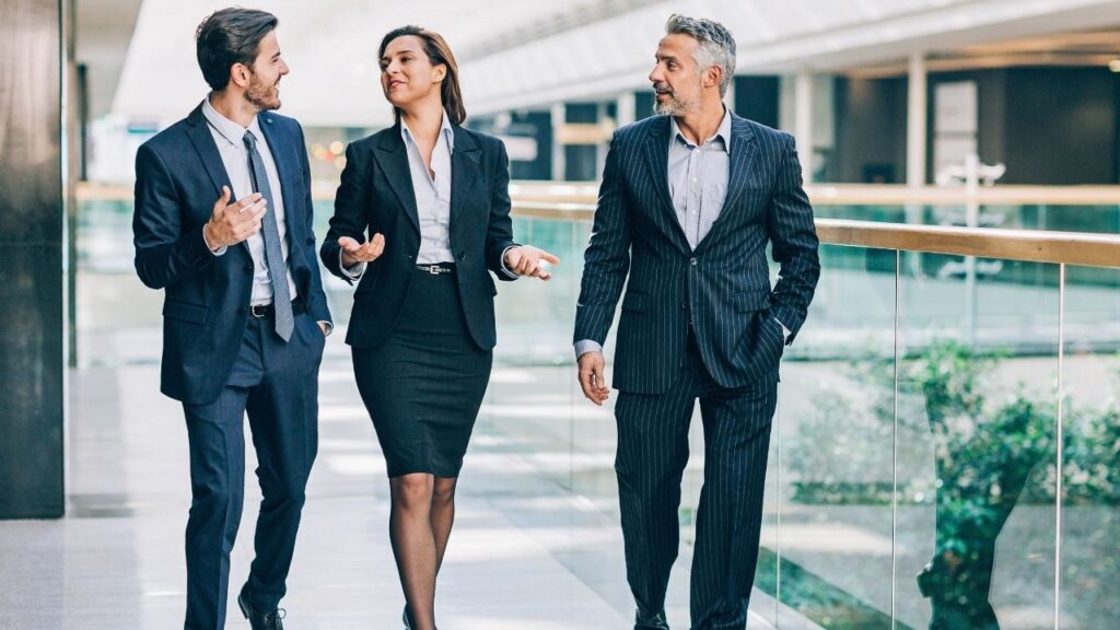 Jak doskonalić umiejętności języka angielskiego w biznesie i zwiększyć swoje szanse na sukces?