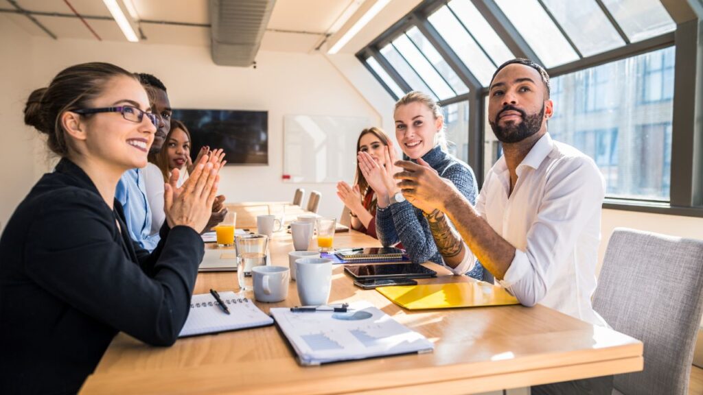 Jak skutecznie prowadzić warsztaty z rozmów rocznych z pracownikami jako lider firmowy