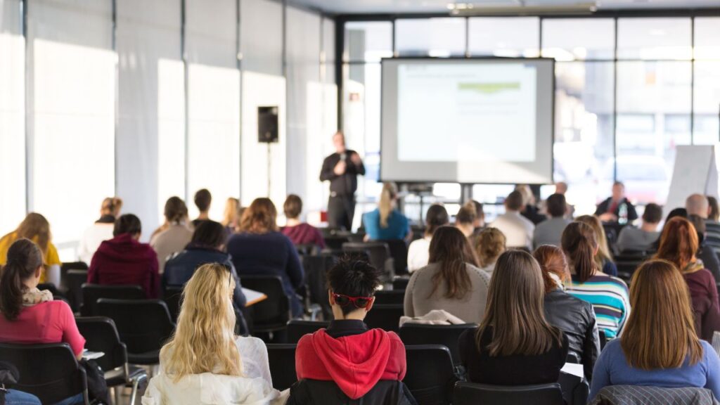 Zmiana zawodowa z coachingiem kariery – jak skutecznie przejść przez proces transformacji?