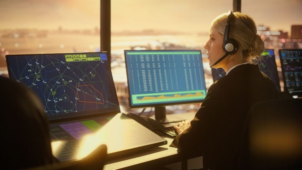 Integracja systemów radiokomunikacyjnych i radionawigacyjnych w infrastrukturze lotniskowej