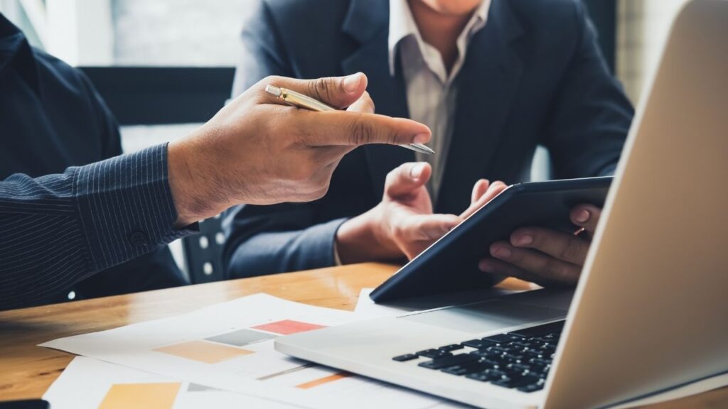 Znajdź idealną firmę IT w Warszawie: Poradnik dla przedsiębiorców