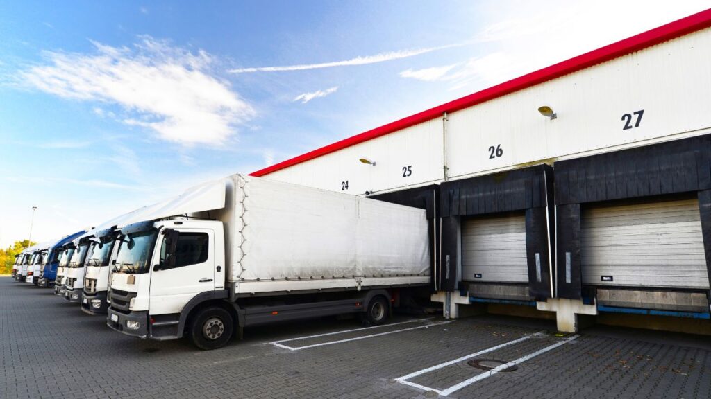 Jak wybrać firmę spedycyjną – kryteria, na które warto zwrócić uwagę