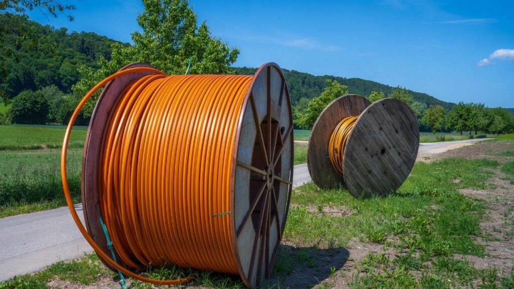 Budowa linii światłowodowej – materiały i etapy