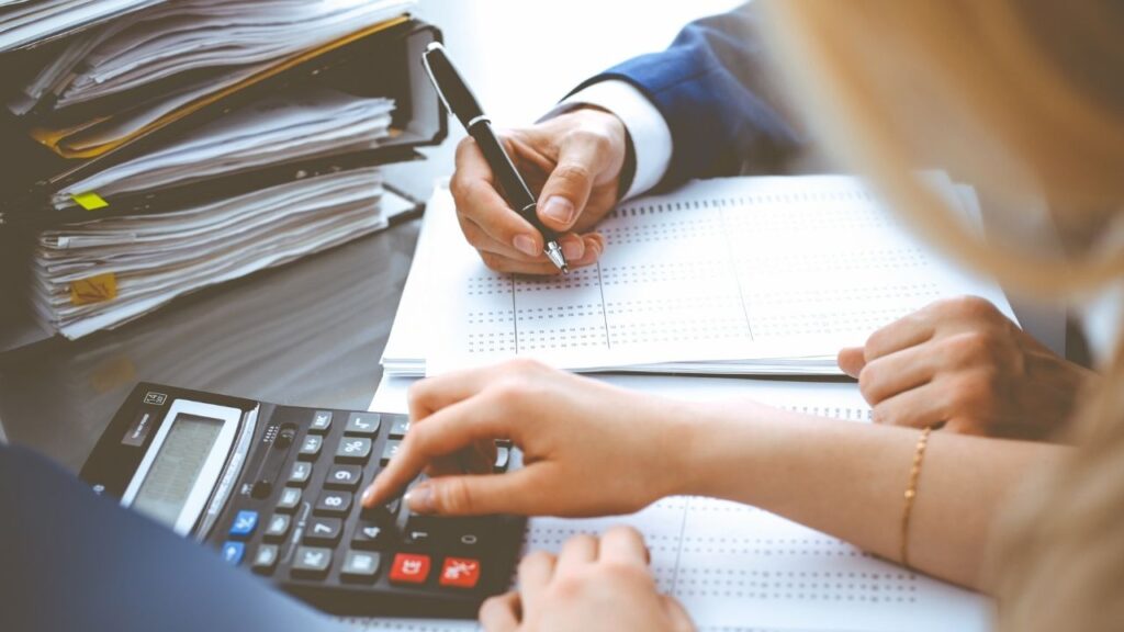 Jakie dokumenty trzeba przekazywać do księgowości?